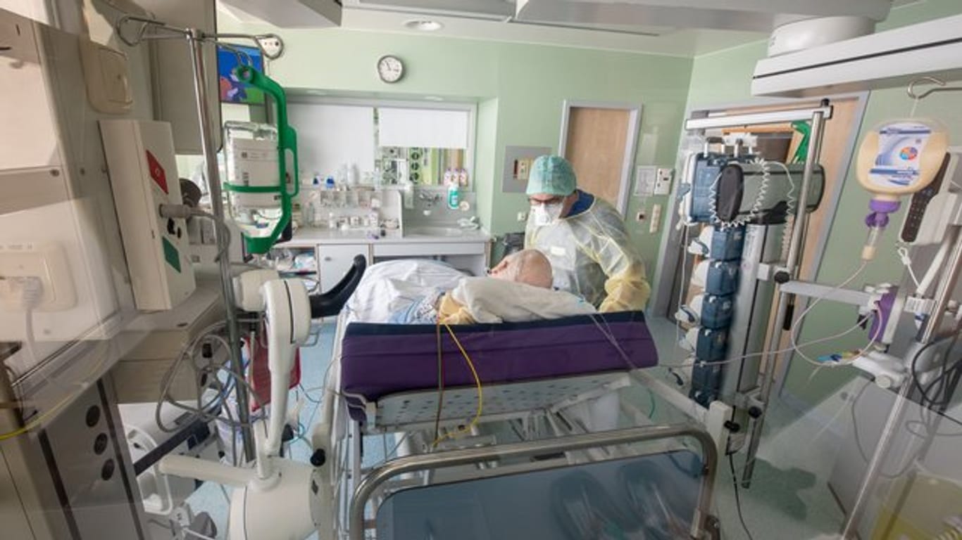 Ein Corona-Patient auf einer Intensivstation.