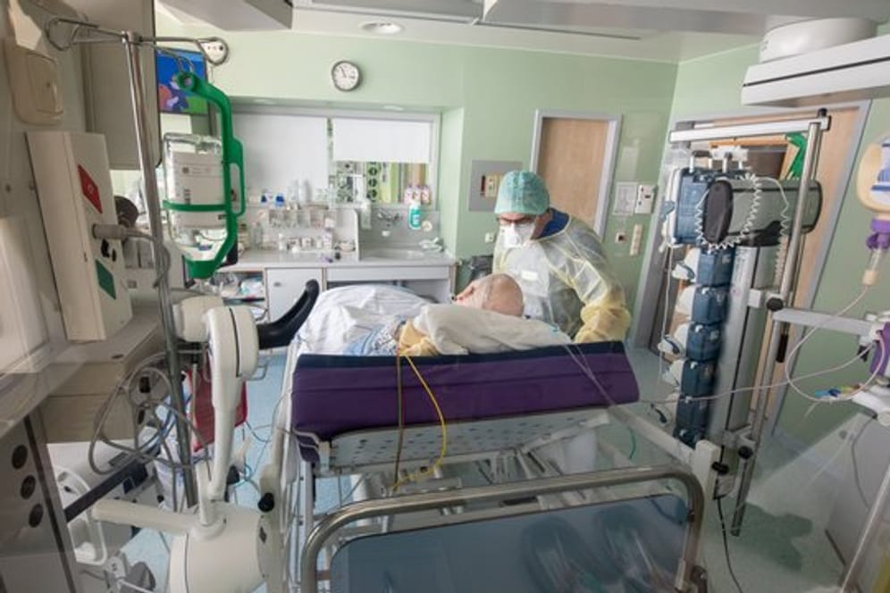 Ein Corona-Patient auf einer Intensivstation.