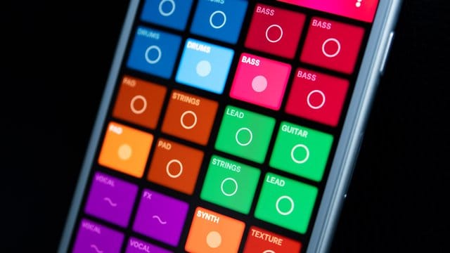 Beats und Melodien ohne Vorkenntnisse: Splash lässt sich über farbige Flächen intuitiv bedienen. Beats und Melodien ohne Vorkenntnisse: Splash lässt sich über farbige Flächen intuitiv bedienen.