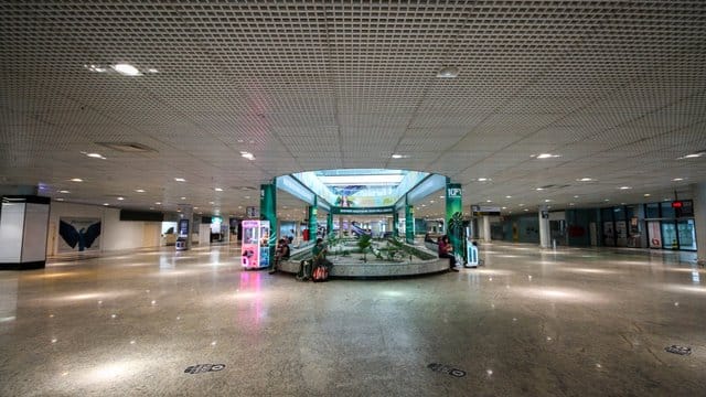 Der nahezu menschenleere Flughafen Eduardo Gomes in Brasilien.