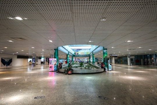 Der nahezu menschenleere Flughafen Eduardo Gomes in Brasilien.