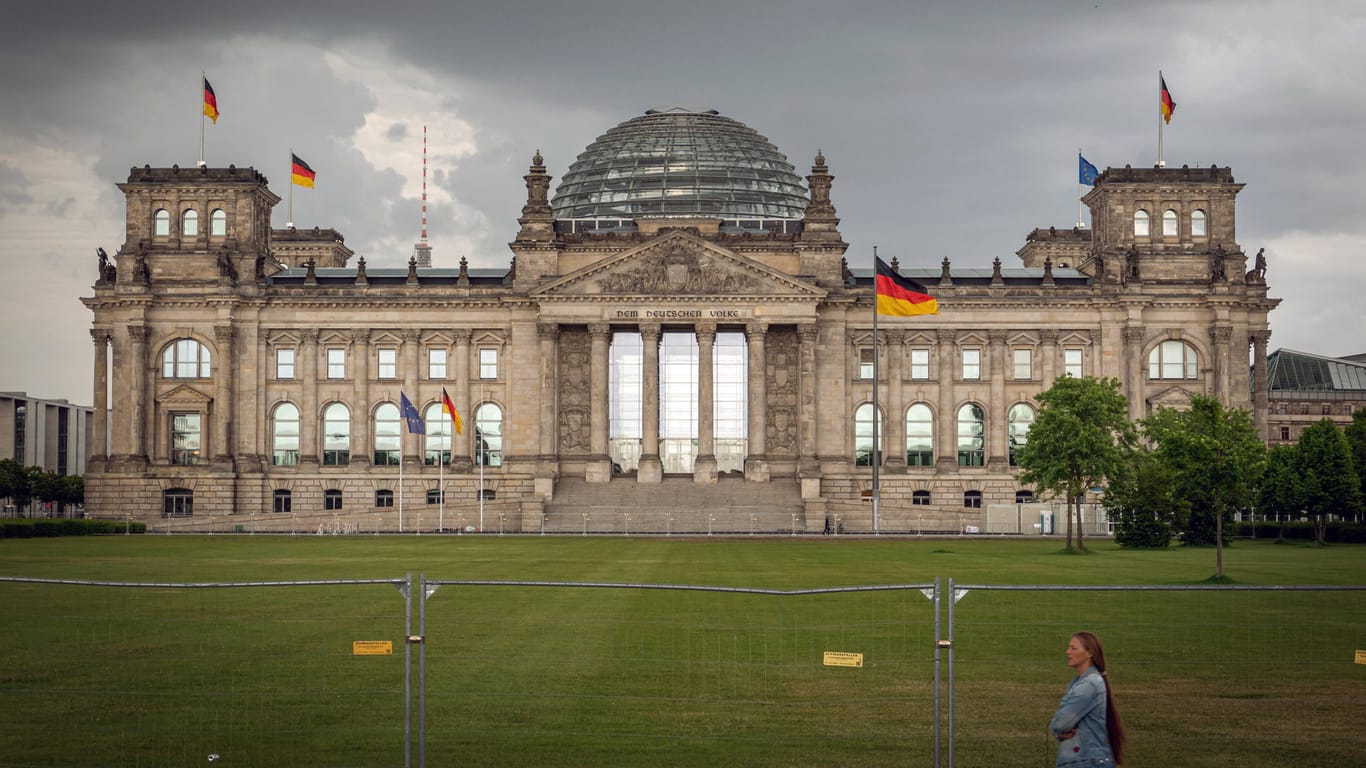 Reichstag in Berlin: Die Unionsfraktion will einem Beschluss zustimmen, der den Abbau des Soli ab 1. Juli beinhaltet.