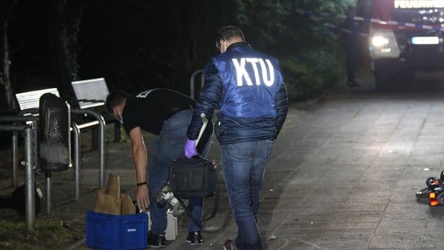 Bei der Festnahme wurde einer der beiden Geflüchteten durch eine Kugel tödlich getroffen. Bei der Festnahme wurde einer der beiden Geflüchteten durch eine Kugel tödlich getroffen.