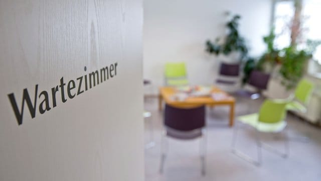 Viele Menschen in Deutschland suchten in den ersten Monaten der Corona-Pandemie keinen Facharzt mehr auf. Viele Menschen in Deutschland suchten in den ersten Monaten der Corona-Pandemie keinen Facharzt mehr auf.