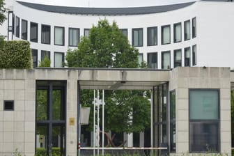 Generalbundesanwaltschaft in Karlsruhe: Ein PKK-Mitglied ist unter anderem wegen der Organisation von Veranstaltungen angeklagt worden.
