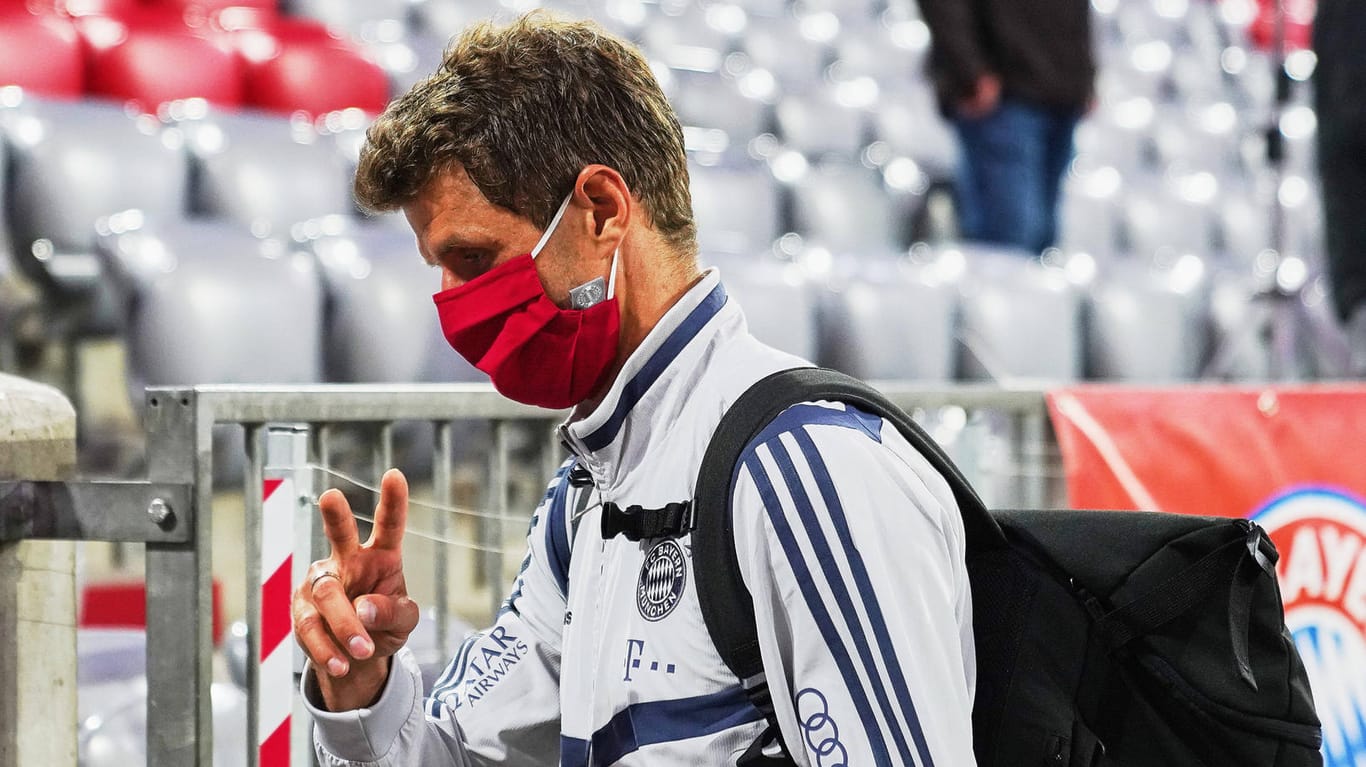 Thomas Müller mit Gesichtsmaske: Die Bundesliga erlebt mit den Geisterspielen eine völlig neue Herausforderung.