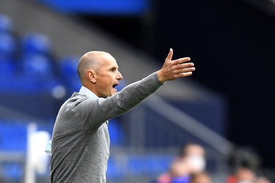 Augsburgs Trainer Heiko Herrlich hofft auf einen Sieg gegen den SC Paderborn.