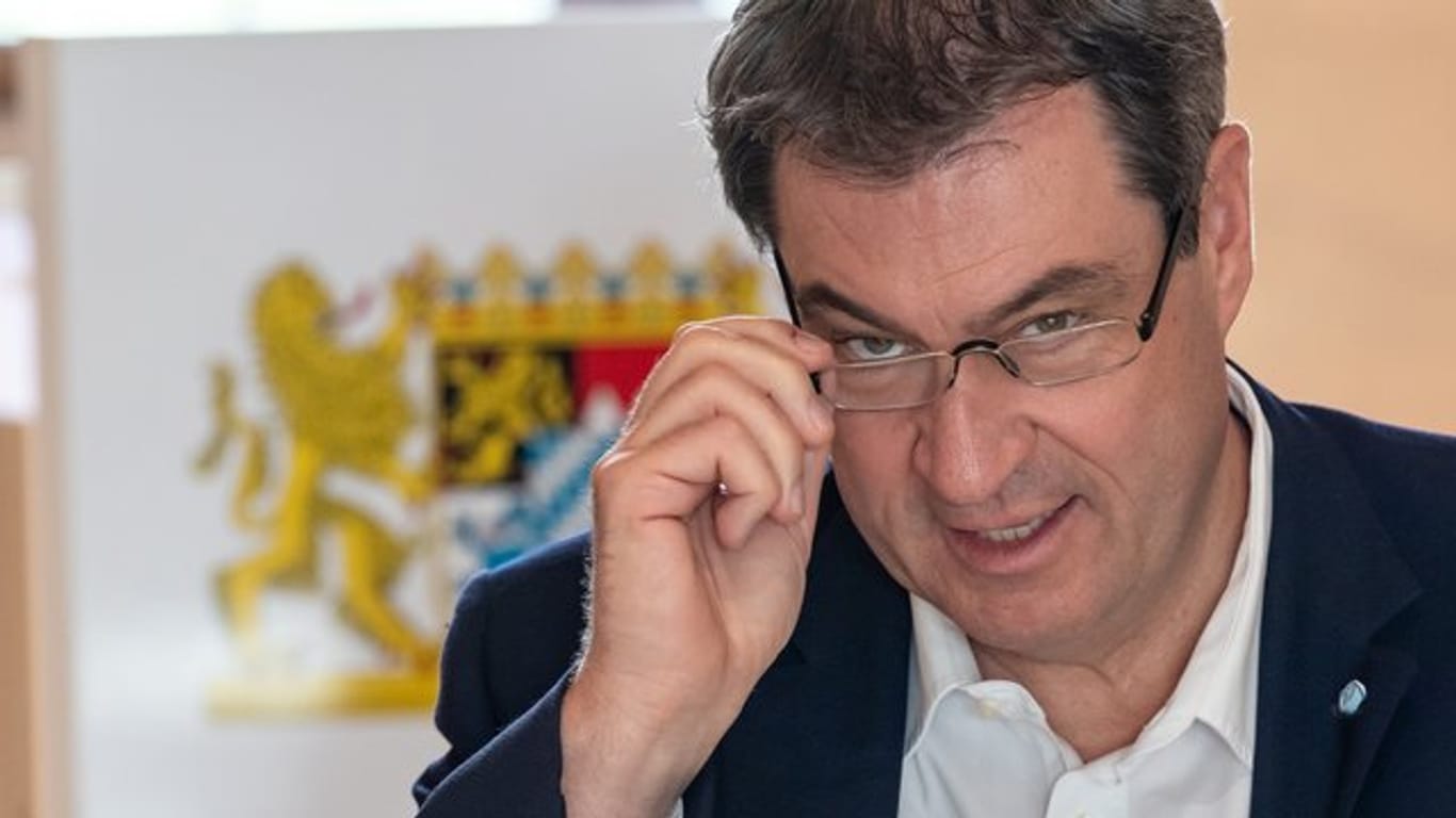 Markus Söder zu Beginn der Kabinettssitzung an seinem Platz in der Bayerischen Staatskanzlei.