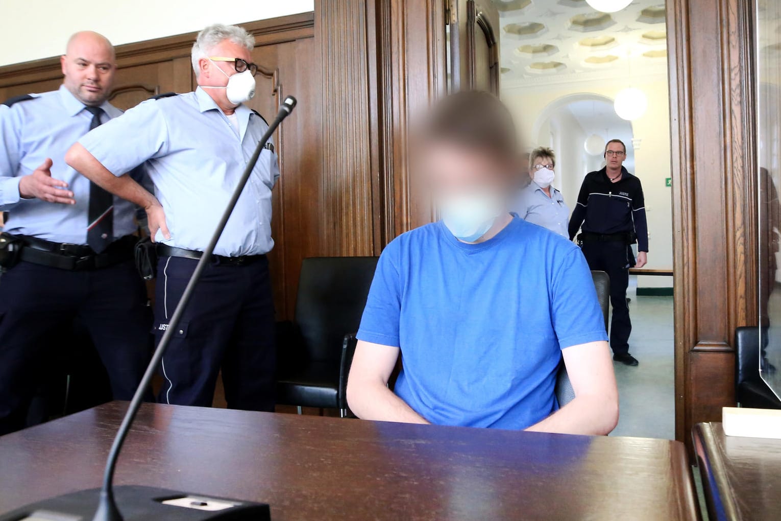 Der Angeklagte während des Prozesses: Der 27-jährige Soldat wurde zu 10 Jahren Haft und einem Aufenthalt in der geschlossenen Psychiatrie verurteilt. (Archivbild)