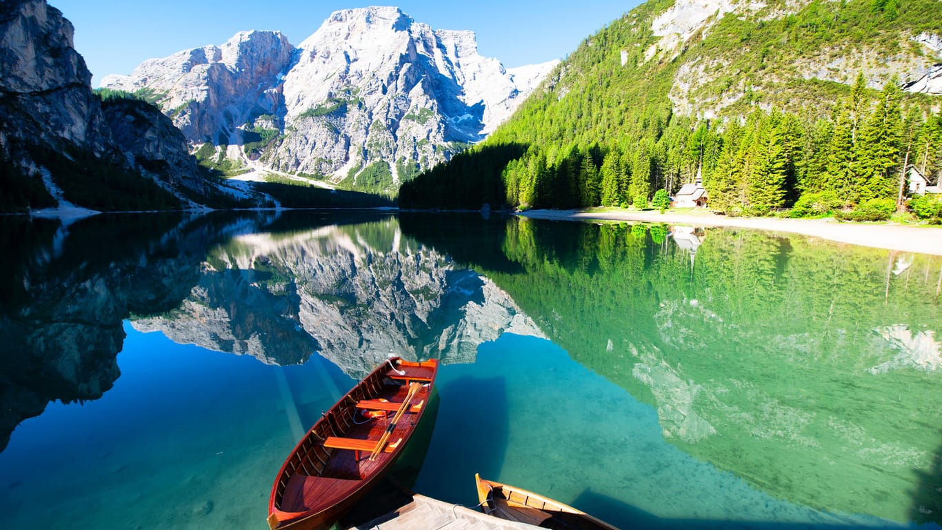 Pragser Wildsee in Südtirol: Hier sollen deutsche Urlauber im Juni wieder entspannen können.