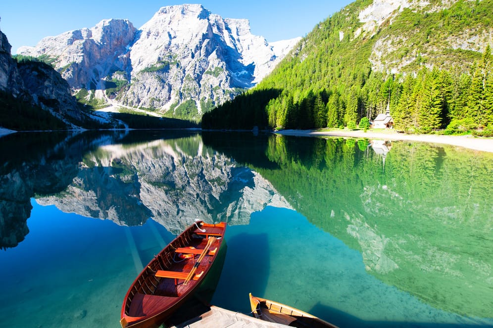 Pragser Wildsee in Südtirol: Hier sollen deutsche Urlauber im Juni wieder entspannen können.