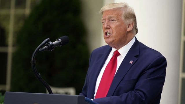 Präsident Donald Trump spielt beim US-Einreisestopp aus Europa auf Zeit. Präsident Donald Trump spielt beim US-Einreisestopp aus Europa auf Zeit.