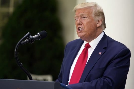 Präsident Donald Trump spielt beim US-Einreisestopp aus Europa auf Zeit.