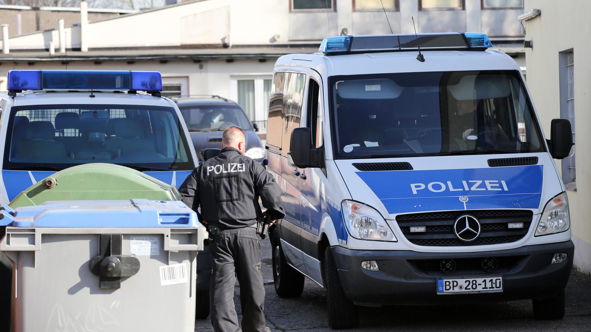 Razzia in Stuttgart: Wohnungen von möglichen Reichsbürgern werden durchsucht. (Symbolbild)