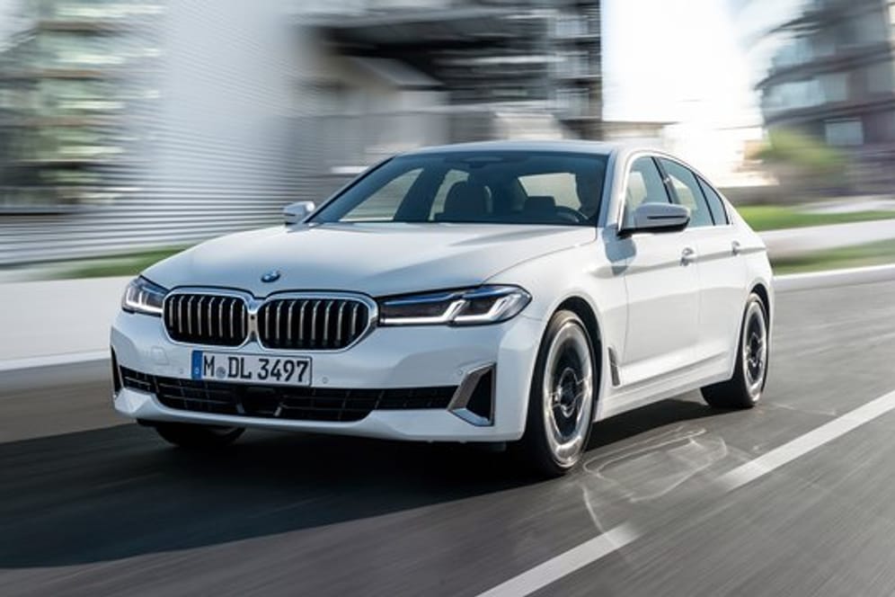Neue Niere und Leuchten: Die aufgefrischte 5er Limousine verkauft BMW ab 49.