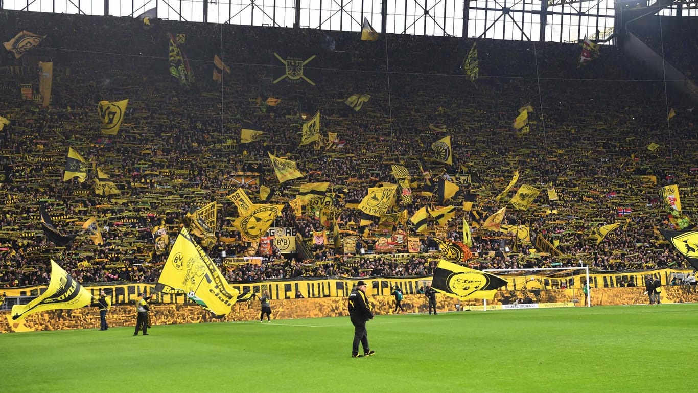 Normalerweise der große BVB-Rückhalt: die Südtribüne im Signal Iduna Park. Nach dem Restart muss das Stadion leer bleiben.