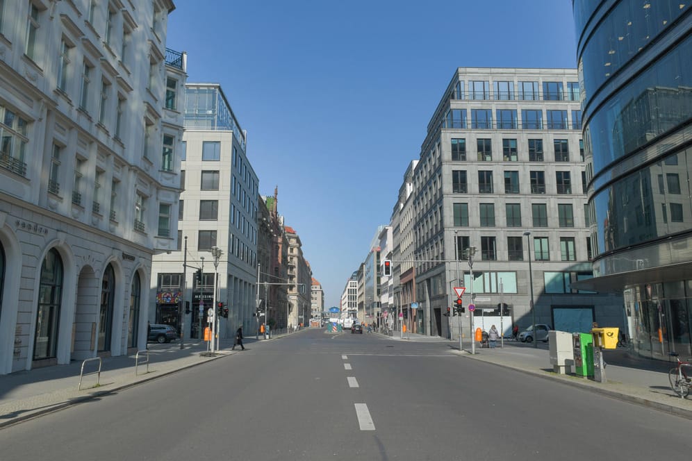 Die Friedrichstraße in Berlin: Hier sollen ab August für einige Monate keine Autos mehr fahren dürfen.
