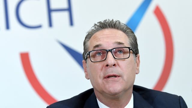 Das im Mai 2019 in Teilen veröffentlichte Ibiza-Video beendete zwischenzeitlich Straches politische Karriere. Das im Mai 2019 in Teilen veröffentlichte Ibiza-Video beendete zwischenzeitlich Straches politische Karriere.