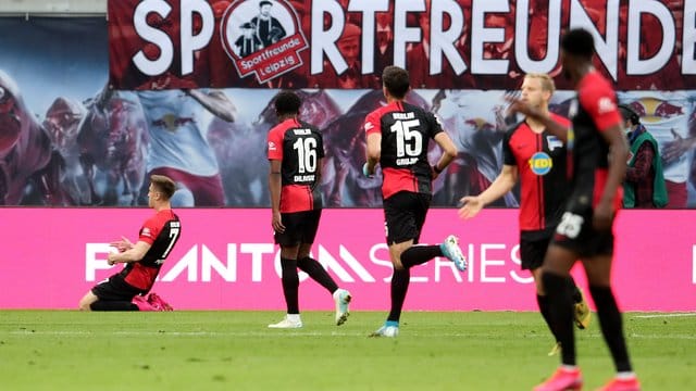 Krzysztof Piatek (l) bescherte Hertha BSC einen Punkt bei RB Leipzig. Krzysztof Piatek (l) bescherte Hertha BSC einen Punkt bei RB Leipzig.