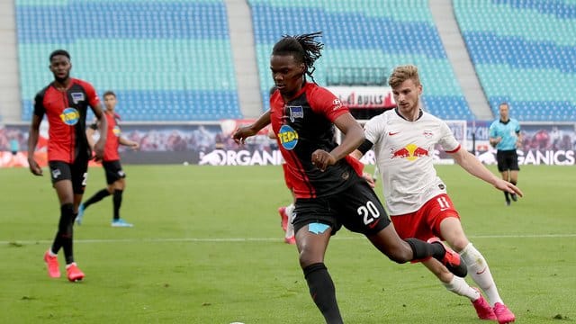 Dedryck Boyata und Timo Werner im Zweikampf Dedryck Boyata und Timo Werner im Zweikampf
