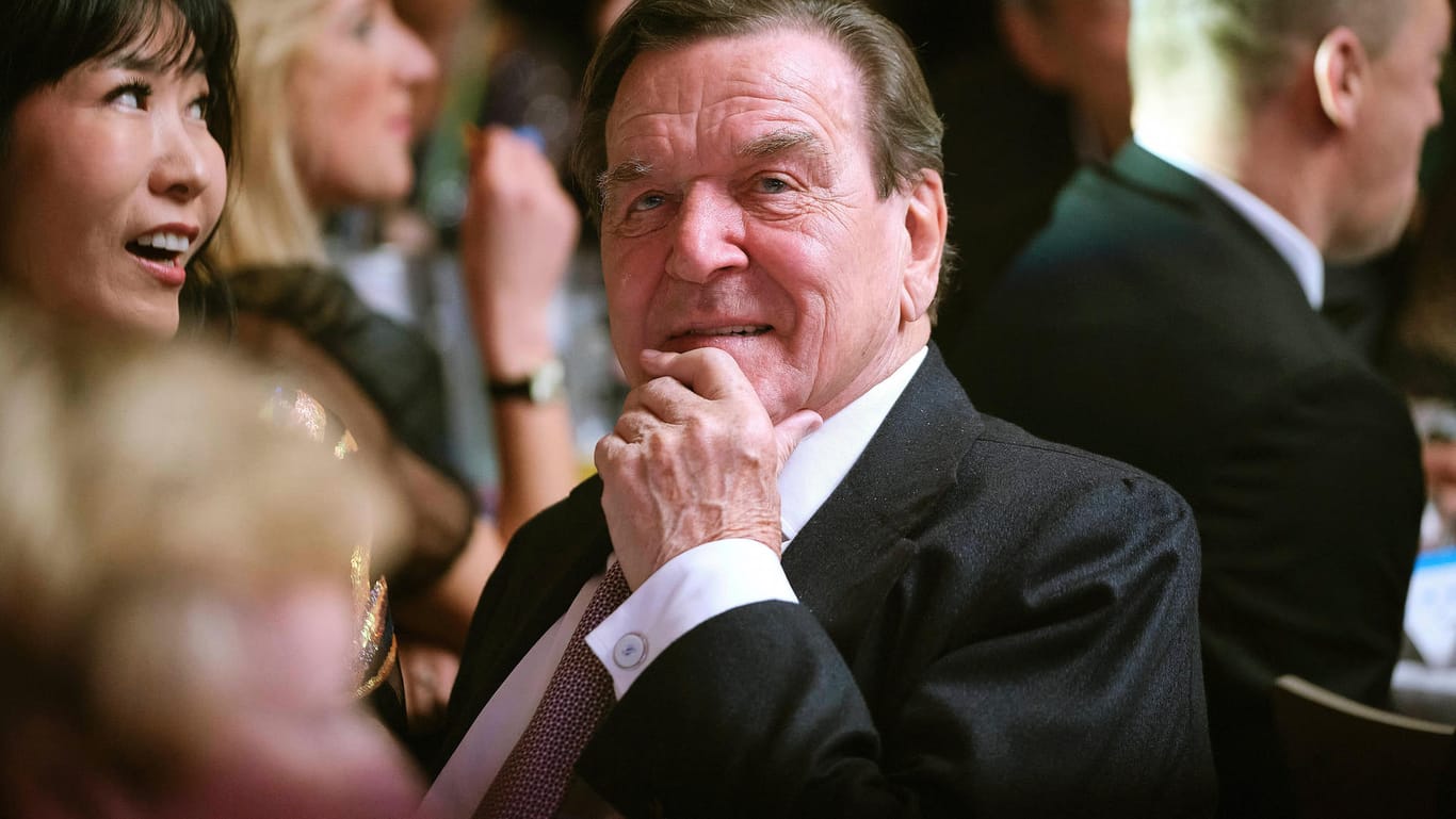Gerhard Schröder: Seine Ehefrau Soyeon Schröder-Kim zeigt ihn ganz privat.