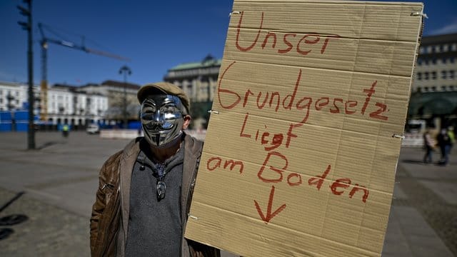Was ist der richtige Weg bei der Bekämpfung der Corona-Pandemie?.