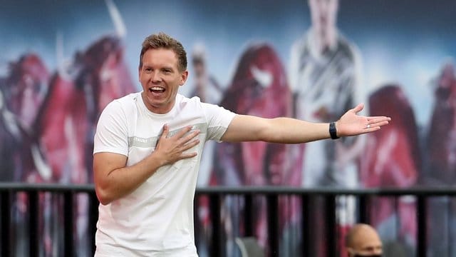 Leipzigs Trainer Julian Nagelsmann ärgerte sich über einen Gegentreffer nach einer Ecke.