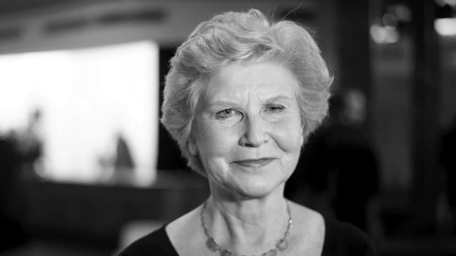 Schauspielerin Irm Hermann bei einer Premiere