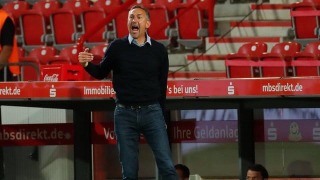 Mainz-Trainer Achim Beierlorzer kam mit seiner Mannschaft nicht über ein 1:1 bei Union Berlin hinaus. Mainz-Trainer Achim Beierlorzer kam mit seiner Mannschaft nicht über ein 1:1 bei Union Berlin hinaus.