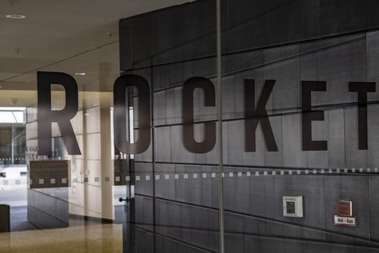 Auch der Start-Up-Investor Rocket Internet rechnet wegen der Corona-Krise mit einer negativen Enwicklung.