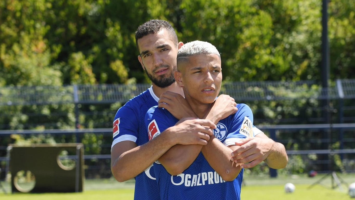 Nabil Bentaleb (hi.) und Amine Harit (vo.): Die beiden Mittelfeldspieler hätten die Schalker Zukunft prägen sollen.