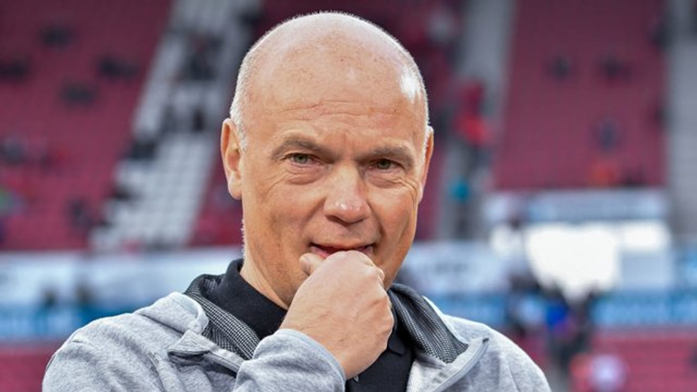 Düsseldorfs Trainer Uwe Rösler: Der 51-Jährige will es dem FC Bayern München mit seinem Team schwer machen.
