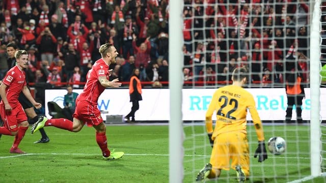 War in der Hinrunde noch der Derby-Held: Union-Profi Sebastian Polter (M. War in der Hinrunde noch der Derby-Held: Union-Profi Sebastian Polter (M.