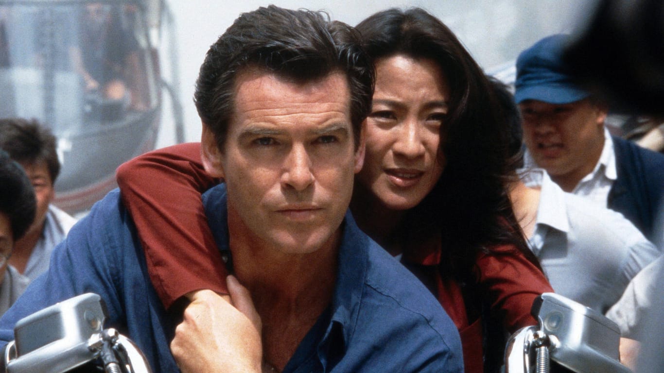 Pierce Brosnan und Michelle Yeoh: 1997 standen sie gemeinsam für "Der Morgen stirbt nie" vor der Kamera.