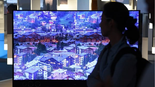 Beobachten lohnt sich: Schon kurz nach Marktstart werden viele TV-Modelle deutlich günstiger. Beobachten lohnt sich: Schon kurz nach Marktstart werden viele TV-Modelle deutlich günstiger.