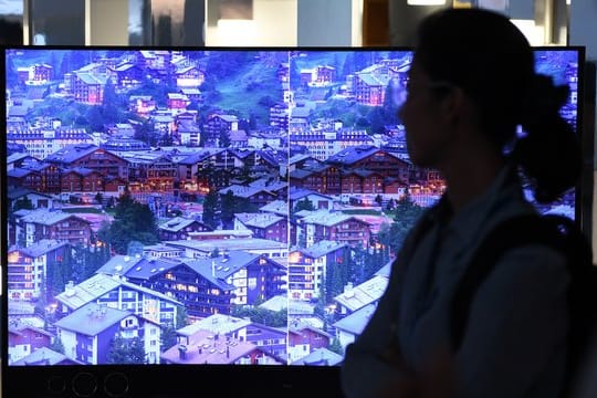 Beobachten lohnt sich: Schon kurz nach Marktstart werden viele TV-Modelle deutlich günstiger.