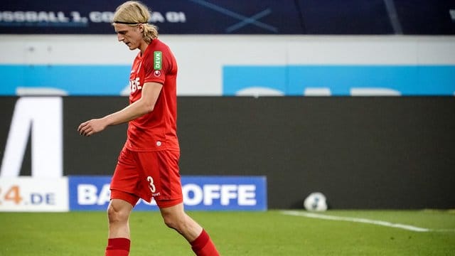 Der Kölner Sebastiaan Bornauw wurde für zwei Spiele gesperrt.