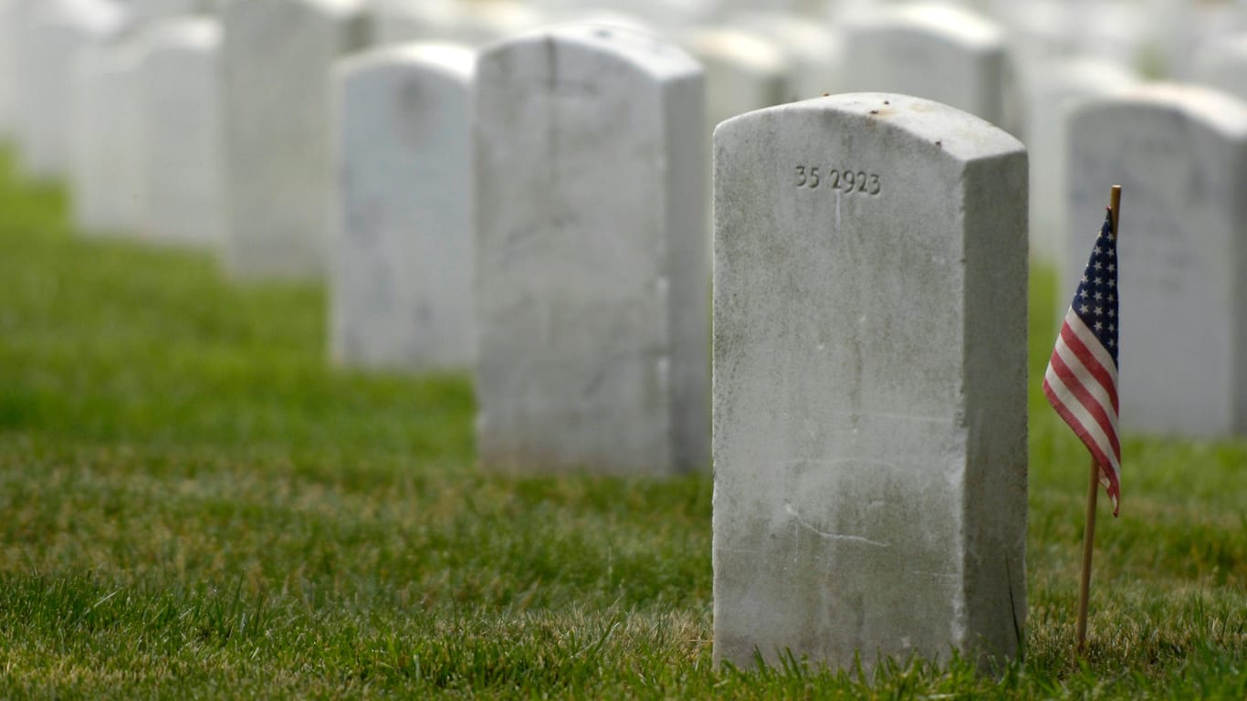Gräber von US-Veteranen nahe Washington (Symbolbild): In den USA gibt es Streit um die Grabsteine ehemaliger deutscher Kriegsgefangener.