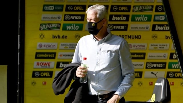 BVB-Coach Lucien Favre hatte mit seinen Äußerungen für Wirbel gesorgt. BVB-Coach Lucien Favre hatte mit seinen Äußerungen für Wirbel gesorgt.