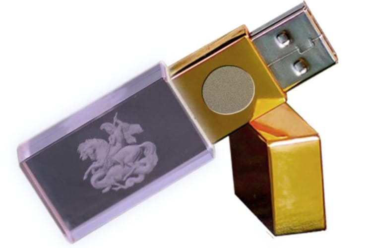 5G Bioshield USB-Stick: Dieser USB-Stick soll angeblich vor Strahlung schützen, ist aber Betrug.