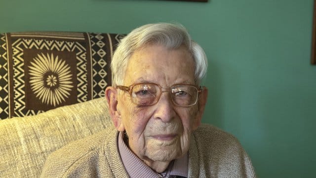 Bob Weighton ist mit 112 Jahren in Großbritannien gestorben. Bob Weighton ist mit 112 Jahren in Großbritannien gestorben.