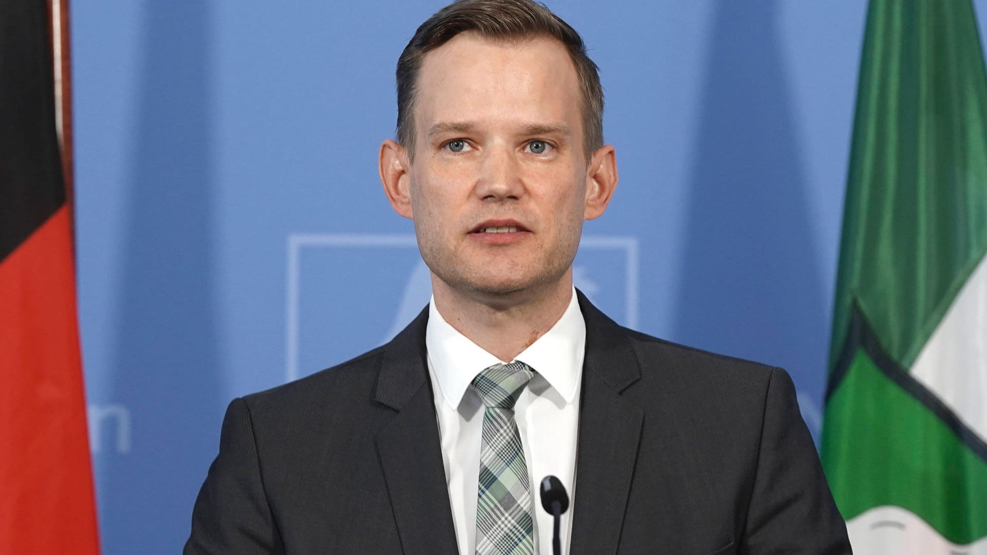Ebenfalls betroffen: Virologe Streeck berichtet von einer erhaltenen Postsendung. Ebenfalls betroffen: Virologe Streeck berichtet von einer erhaltenen Postsendung.