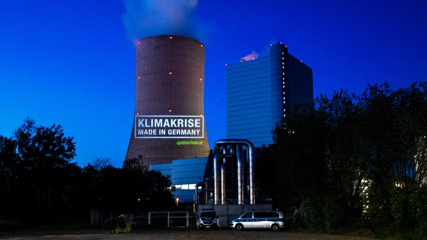 Protestaktion von Greenpeace am Kohlekraftwerk Datteln 4: Die Inbetriebnahme des neuen Steinkohlekraftwerks ist hoch umstritten.