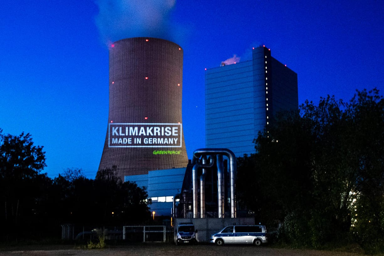 Protestaktion von Greenpeace am Kohlekraftwerk Datteln 4: Die Inbetriebnahme des neuen Steinkohlekraftwerks ist hoch umstritten.