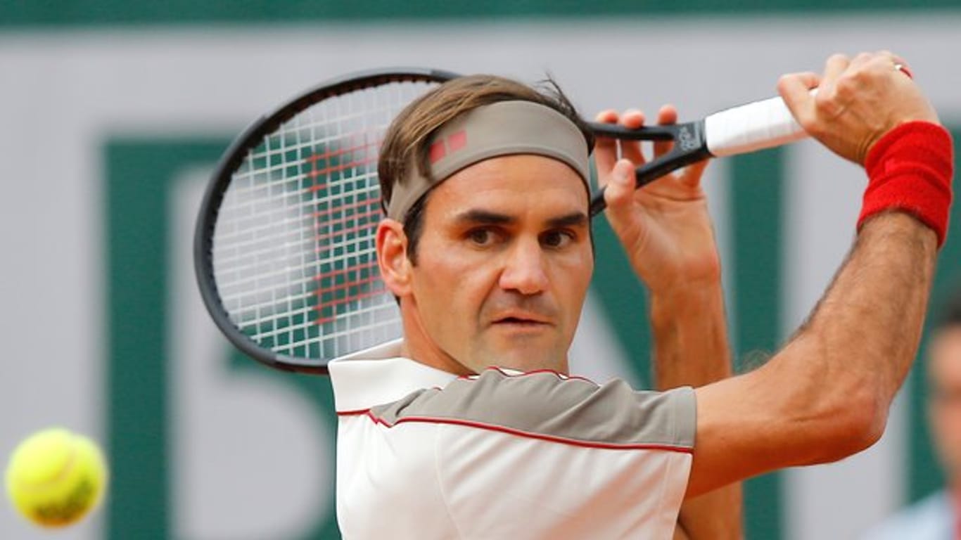 Roger Federer führt als erster Tennisprofi die Liste der bestverdienenden Sportler des US-Magazins "Forbes" an.