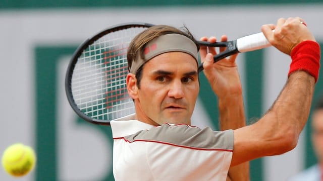 Roger Federer führt als erster Tennisprofi die Liste der bestverdienenden Sportler des US-Magazins "Forbes" an. Roger Federer führt als erster Tennisprofi die Liste der bestverdienenden Sportler des US-Magazins "Forbes" an.
