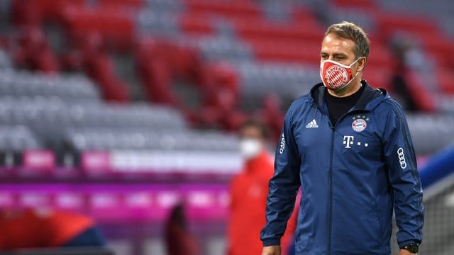 Münchens Trainer Hans-Dieter Flick reagiert nach dem Spiel