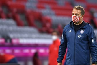 Münchens Trainer Hans-Dieter Flick reagiert nach dem Spiel