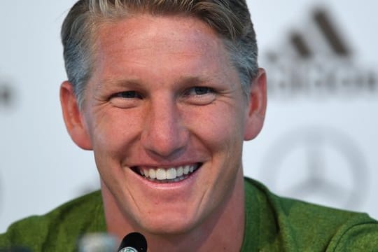 Bastian Schweinsteiger traut dem deutschen Fußball-Rekordmeister FC Bayern München in seiner derzeitigen Form "alles" zu.