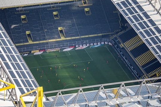 Die Fußball-Bundesliga könnte laut einem Bericht ab September in die neue Saison starten.